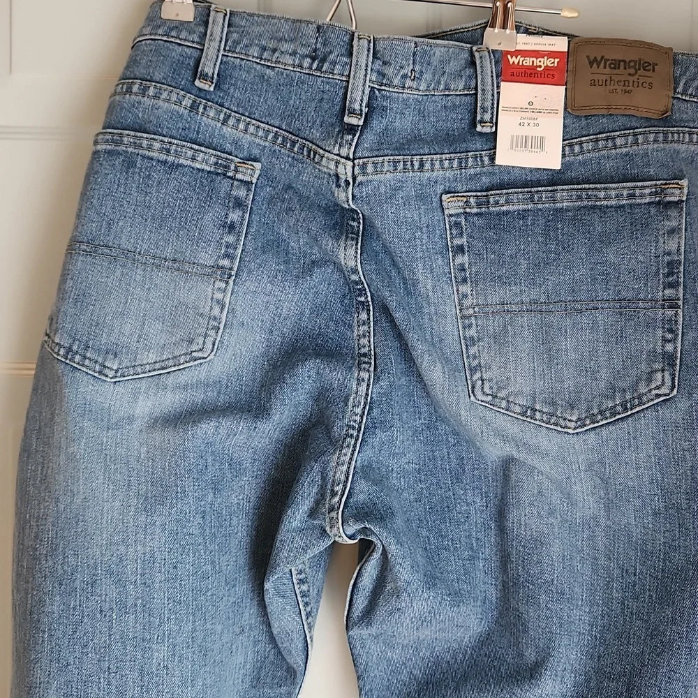 Wrangler  Authentics,  NWTG, Sz 42 X 30 Light Blue Jeans, 3 Pockets in Front - Picture 9 of 11